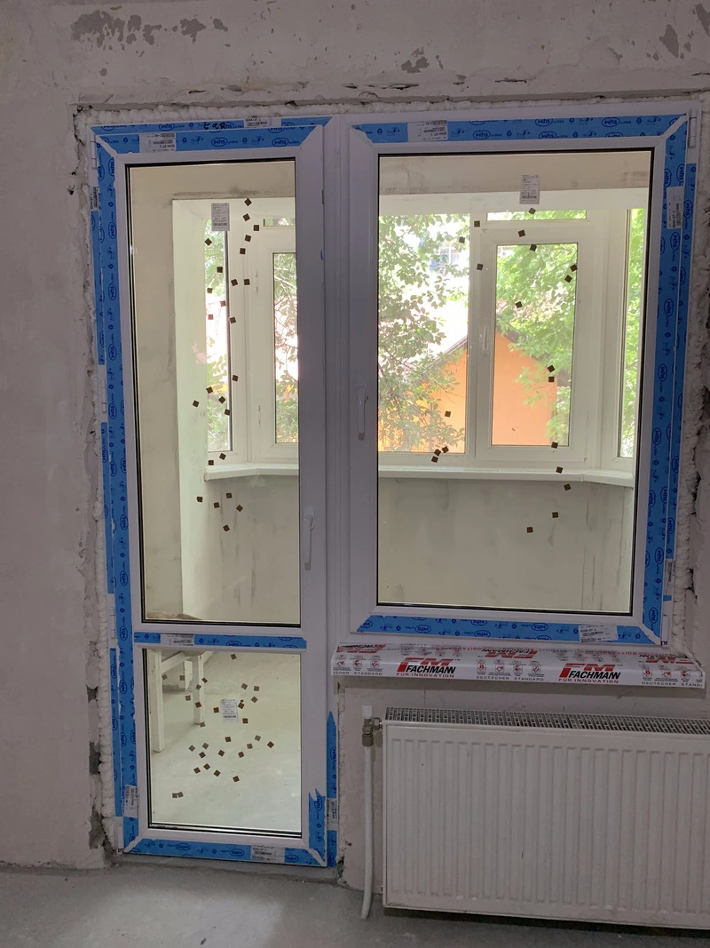 Reglarea feroneriei ușii de la balcon