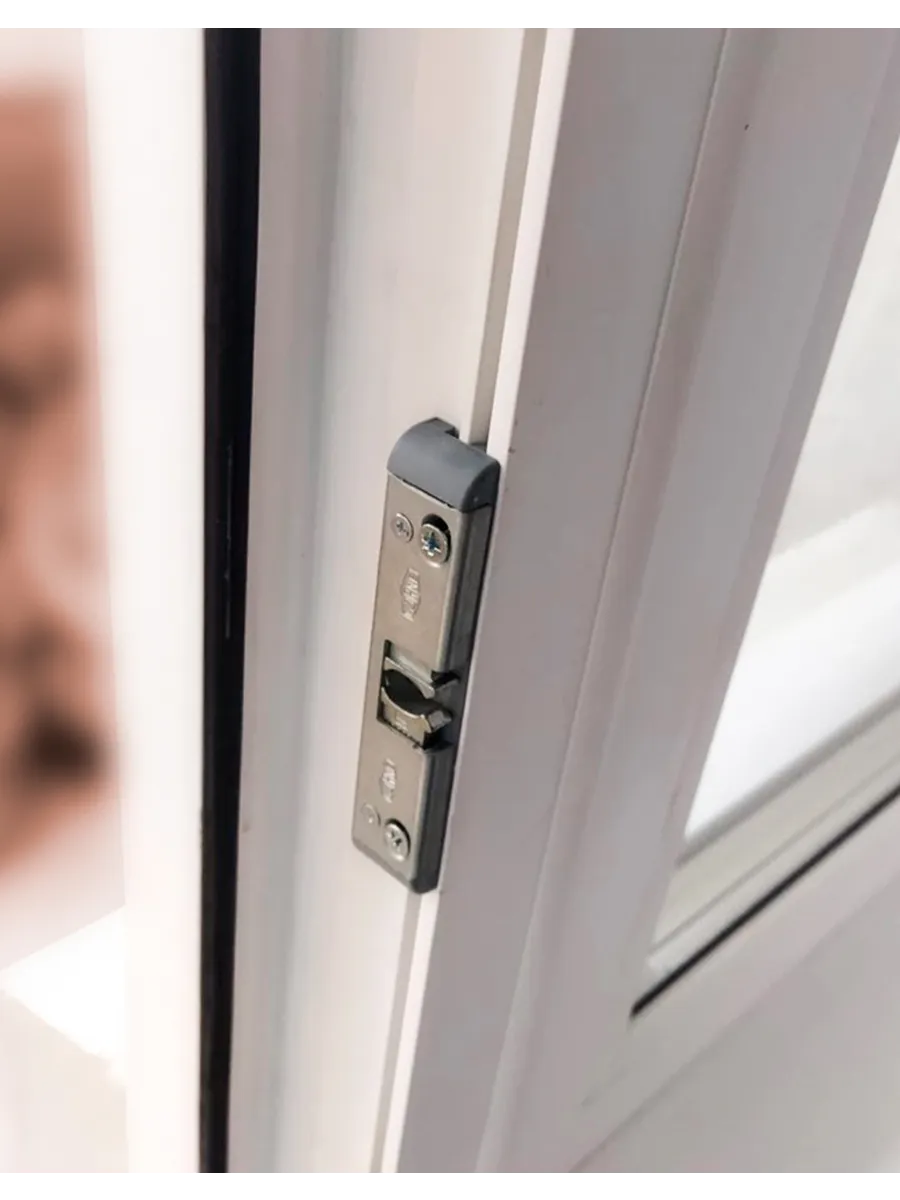 Instalarea zăvorului ușii de la balcon