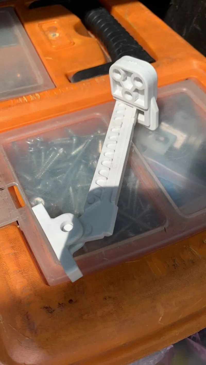 Instalare dispozitivului de oprire pentru fereastra