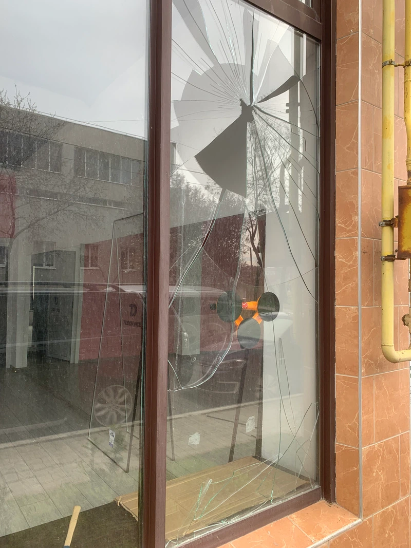 Înlocuirea geamului termopan: lucru